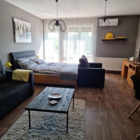 Relax Wellness Apartman Hajduszoboszlo Apartment Ngoại thất bức ảnh